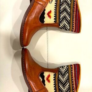 Kilim leather BootsNWOT